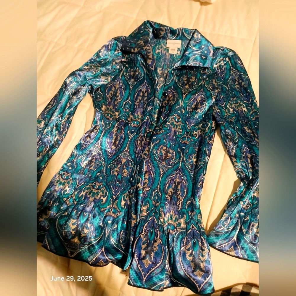 Jaclyn Smith Blue Graphic Fitted Button Down Shirt